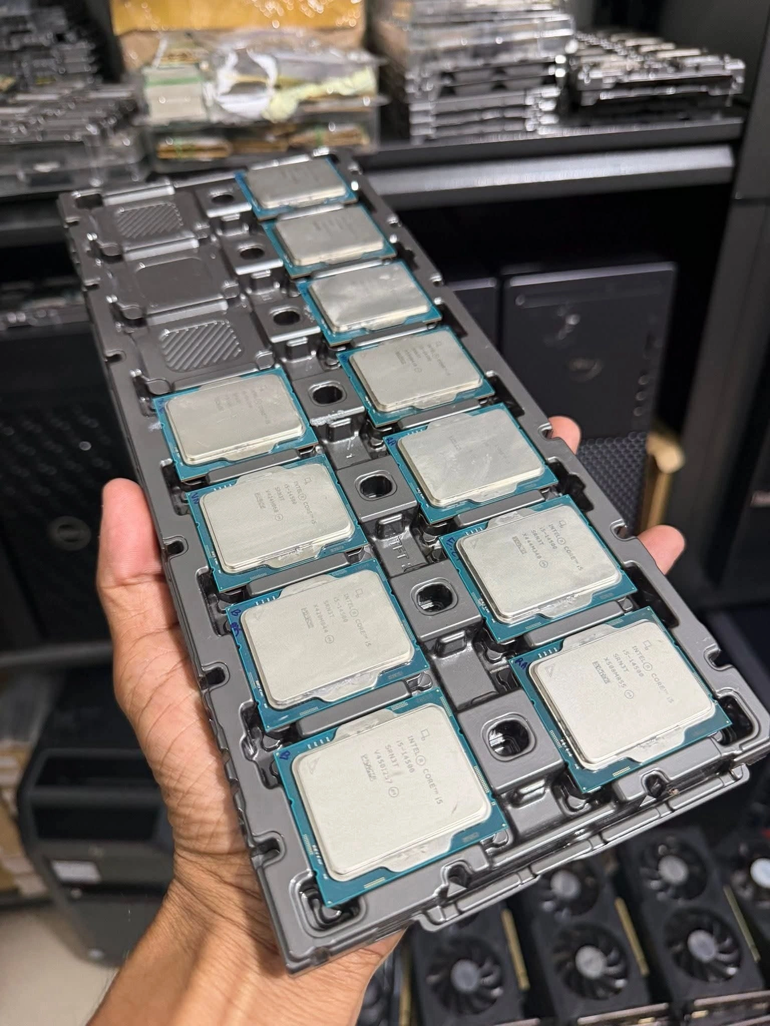 قطع غيار كمبيوتر بالجملة الإمارات — CPU GPU RAM SSD لوحات أم — UAEPC B2B الشارقة #4 قطع غيار الكمبيوتر بالجملة — معالجات Intel Core و AMD Ryzen، رامات DDR4 DDR5 Kingston Crucial، SSD NVMe Samsung Sandisk، هاردات SATA Seagate WD، كروت شاشة NVIDIA RTX، لوحات أم ASUS Gigabyte MSI، مزودات طاقة 80+ Bronze Gold Platinum، مبردات Noctua — ديسكتوب B2B الشارقة دبي الإمارات | UAEPC #4