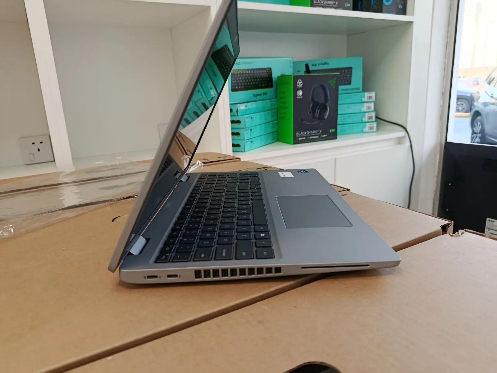 لپ‌تاپ‌های استوک تست‌شده Dell، HP و Lenovo تفکیک‌شده بر اساس برند در انبار UAEPC