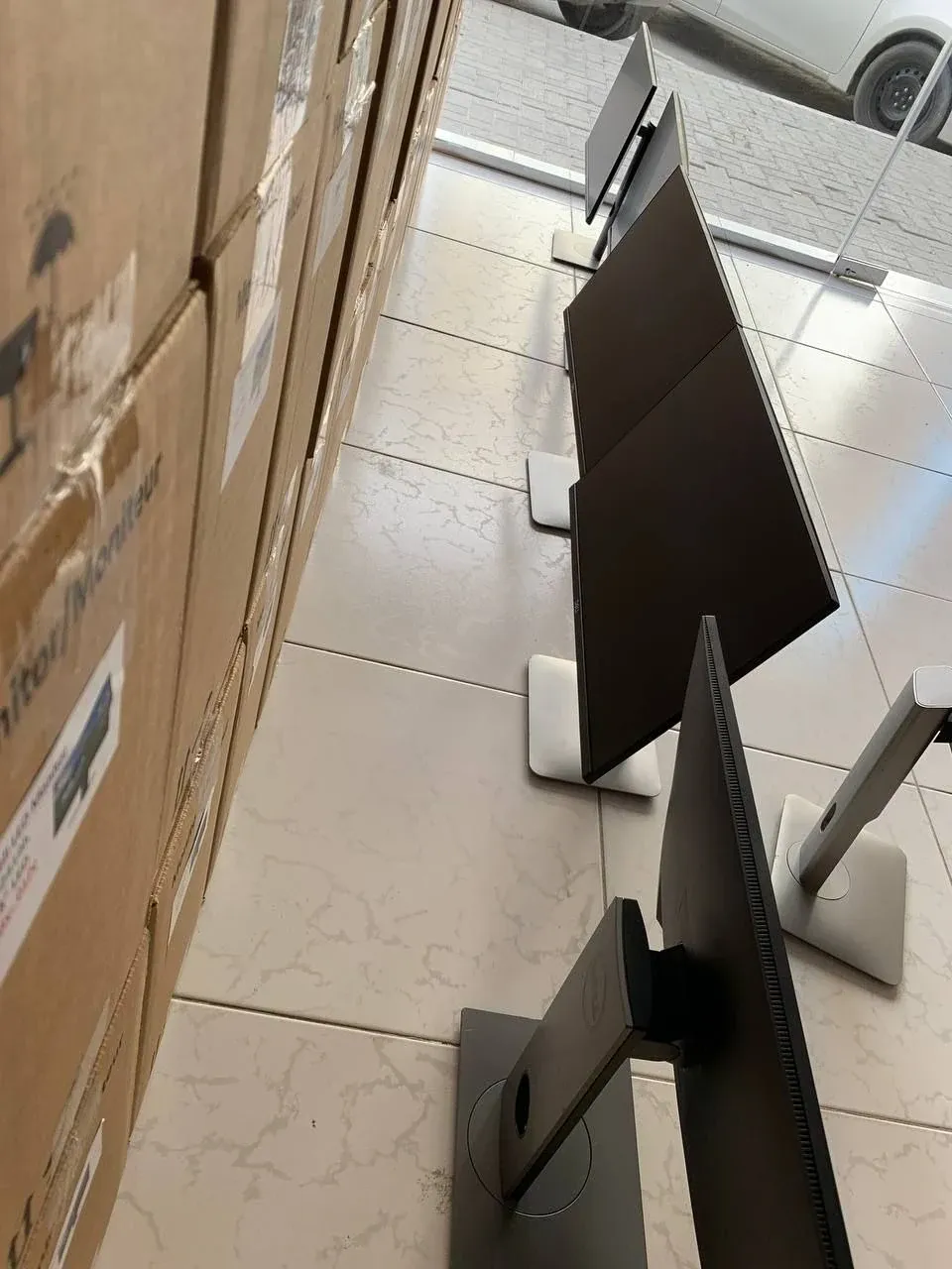 Wholesale Business Monitors — Dell UltraSharp, HP EliteDisplay, Lenovo ThinkVision, Samsung, LG — Grade ⁦A++⁩ Refurbished 24" 27" FHD QHD 4K — B2B Sharjah Dubai UAE | UAEPC #4