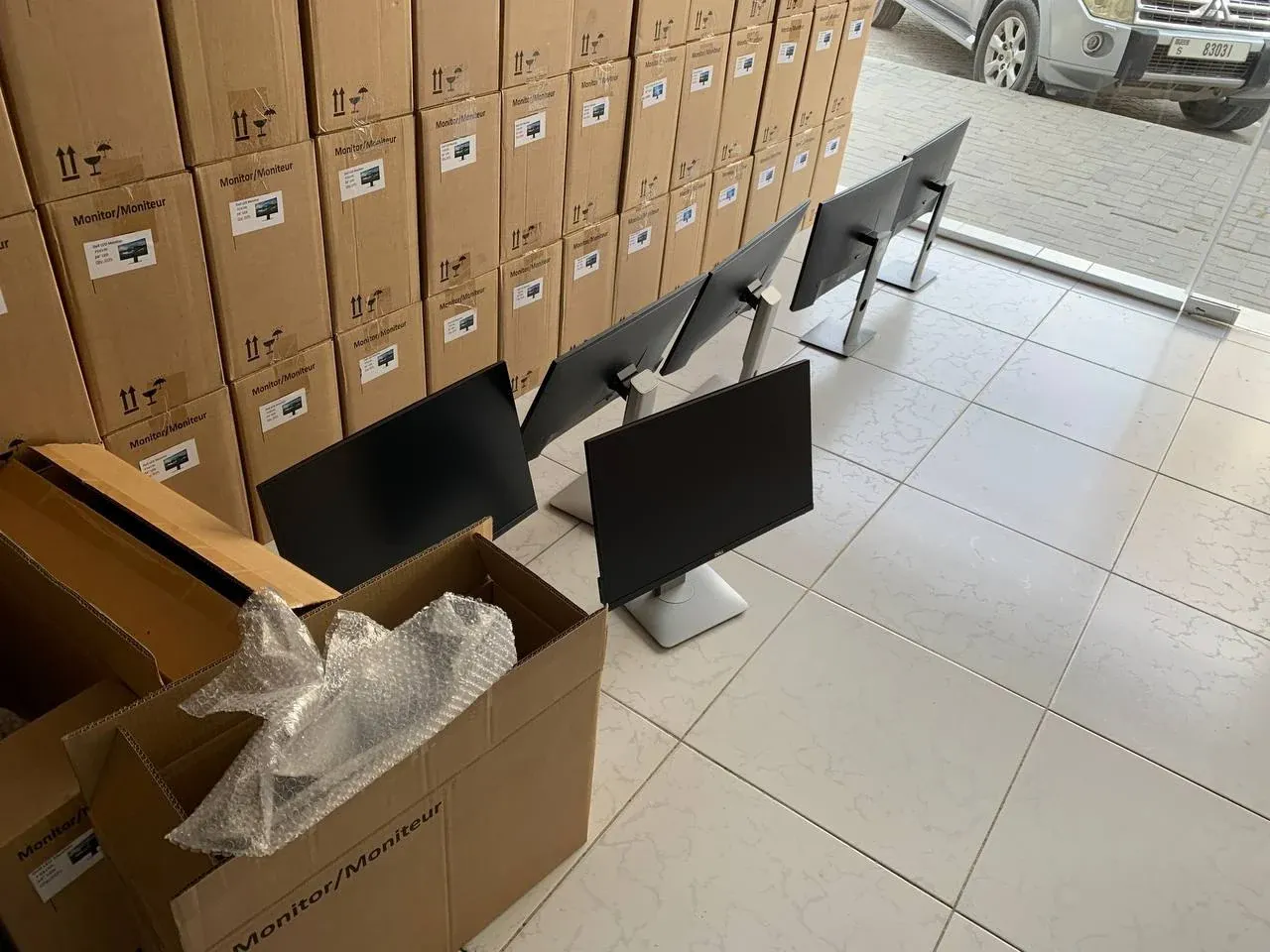 Wholesale Business Monitors — Dell UltraSharp, HP EliteDisplay, Lenovo ThinkVision, Samsung, LG — Grade ⁦A++⁩ Refurbished 24" 27" FHD QHD 4K — B2B Sharjah Dubai UAE | UAEPC #5