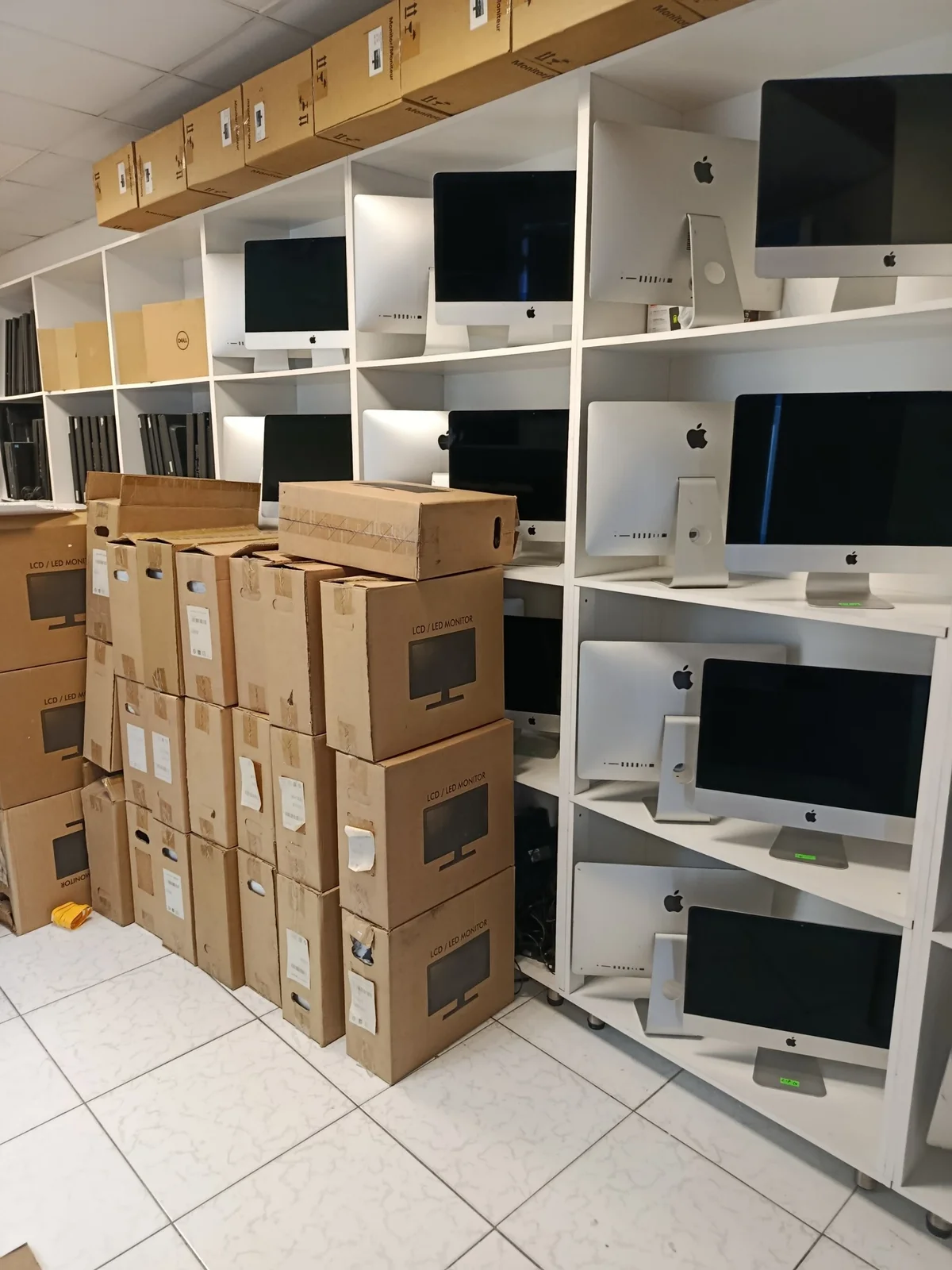 UAEPC Warehouse Sharjah UAE — Stock Storage B2B Wholesale Computer Equipment #2-1
