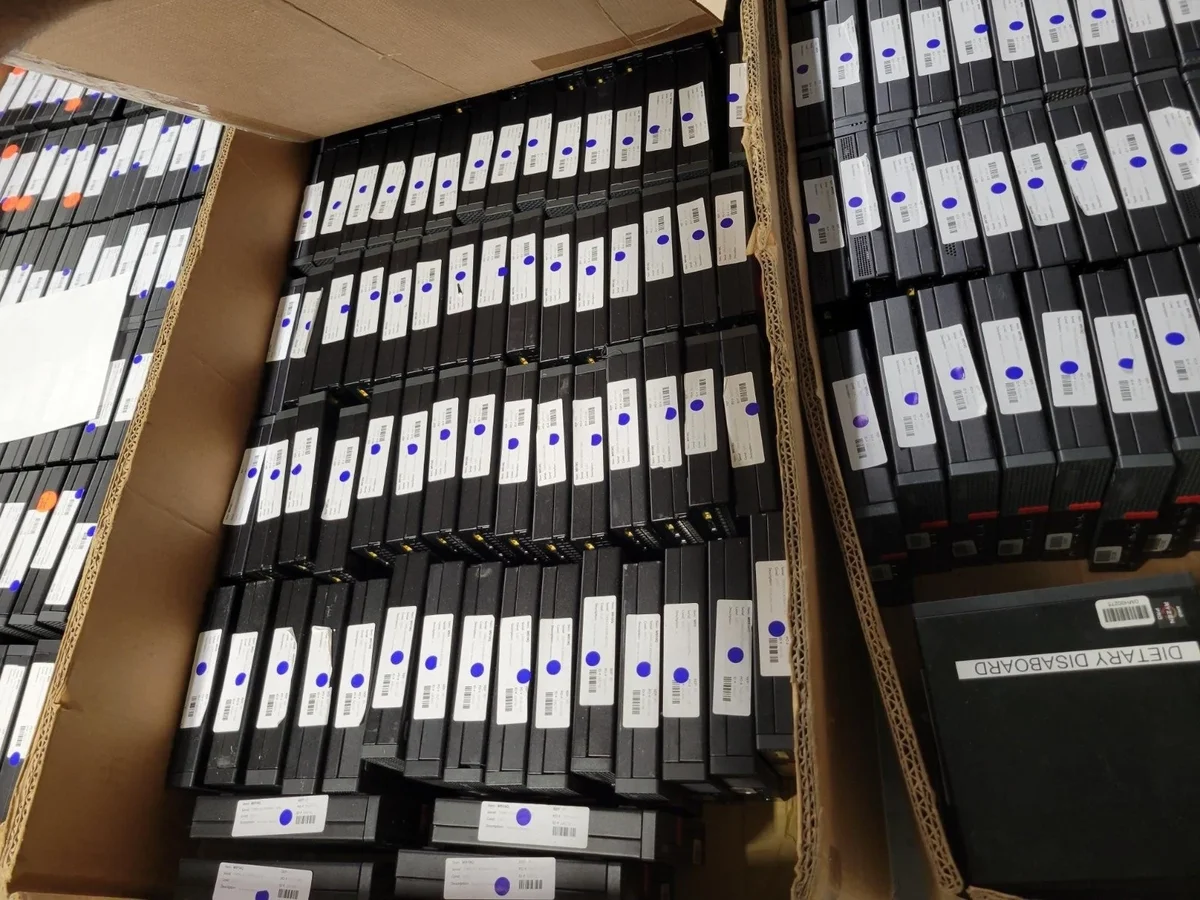 UAEPC Warehouse Sharjah UAE — Stock Storage B2B Wholesale Computer Equipment #3-3